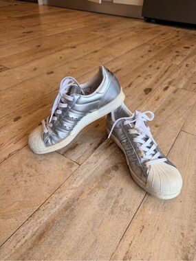 Adidas superstar Metallic Silver Shell-Toe Sneakers size 7